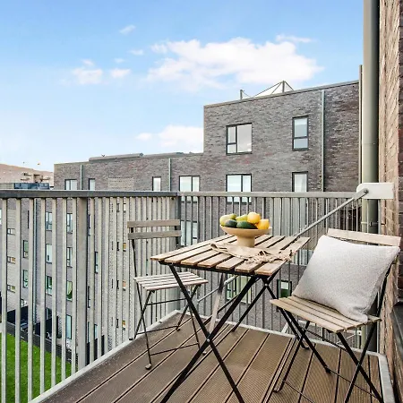 Apartment Sanders Arena - Inviting Two Bedroom Close To Metro Station