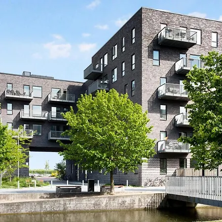 Sanders Arena - Inviting Two Bedroom Close To Metro Station Apartment *