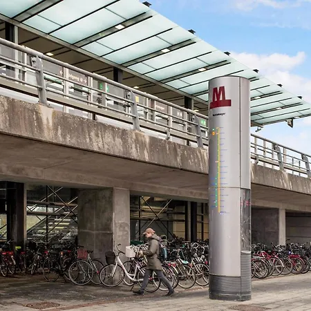 Apartment Sanders Arena - Inviting Two Bedroom Close To Metro Station *