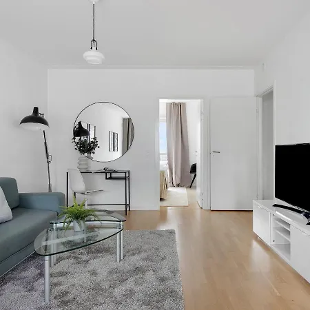 Apartment Sanders Arena - Inviting Two Bedroom Close To Metro Station