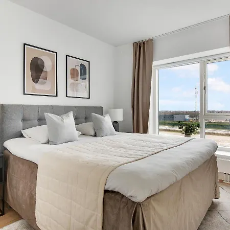 Sanders Arena - Inviting Two Bedroom Close To Metro Station *