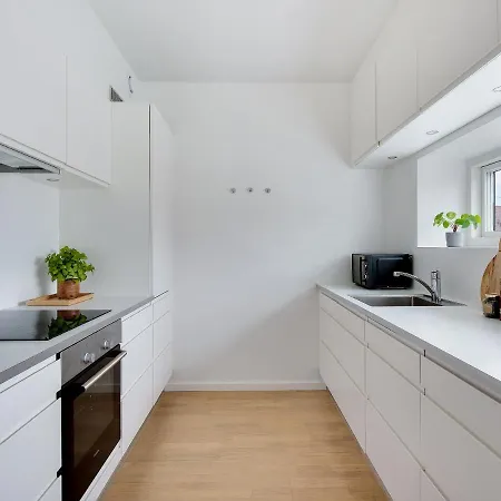 Sanders Arena - Inviting Two Bedroom Close To Metro Station *
