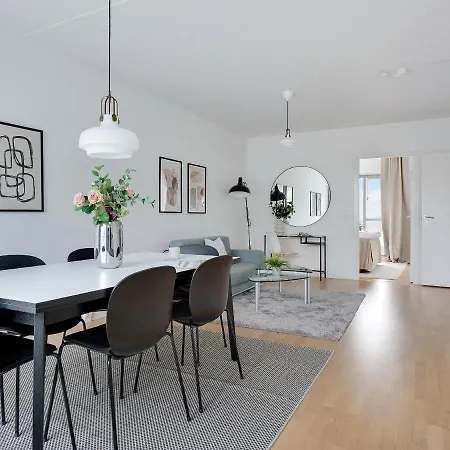 Apartment Sanders Arena - Inviting Two Bedroom Close To Metro Station *