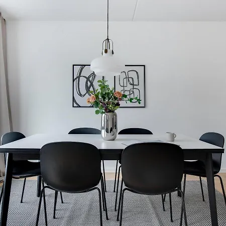 Sanders Arena - Inviting Two Bedroom Close To Metro Station Apartament